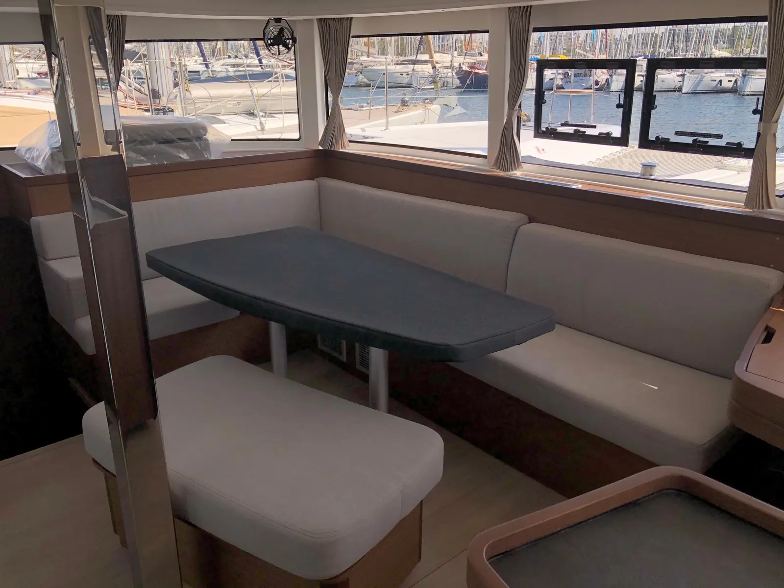 Amici, Interior image