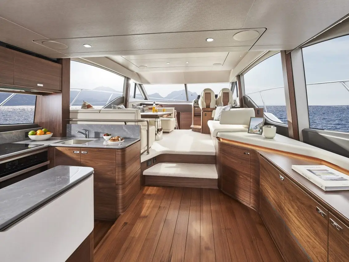 Mayfly, Interior image