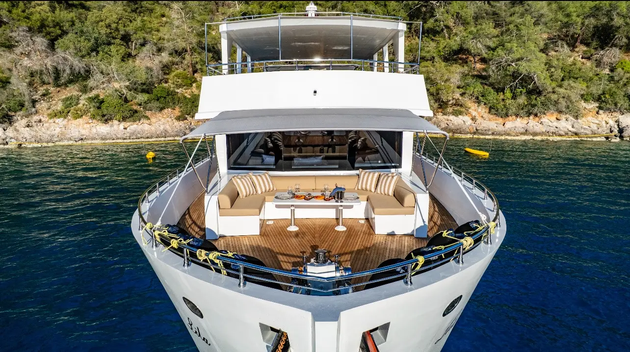 Lila Trawler, photograph 14