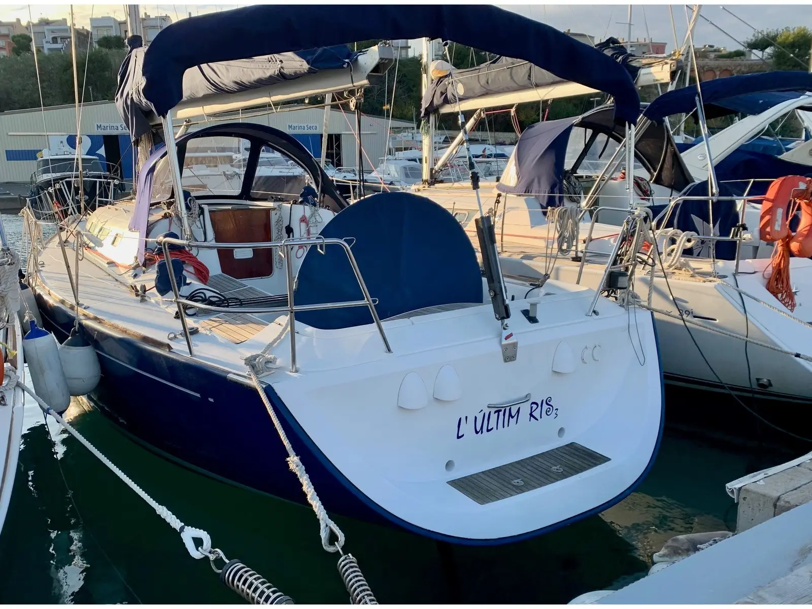 L'Últim Ris 3, Main image