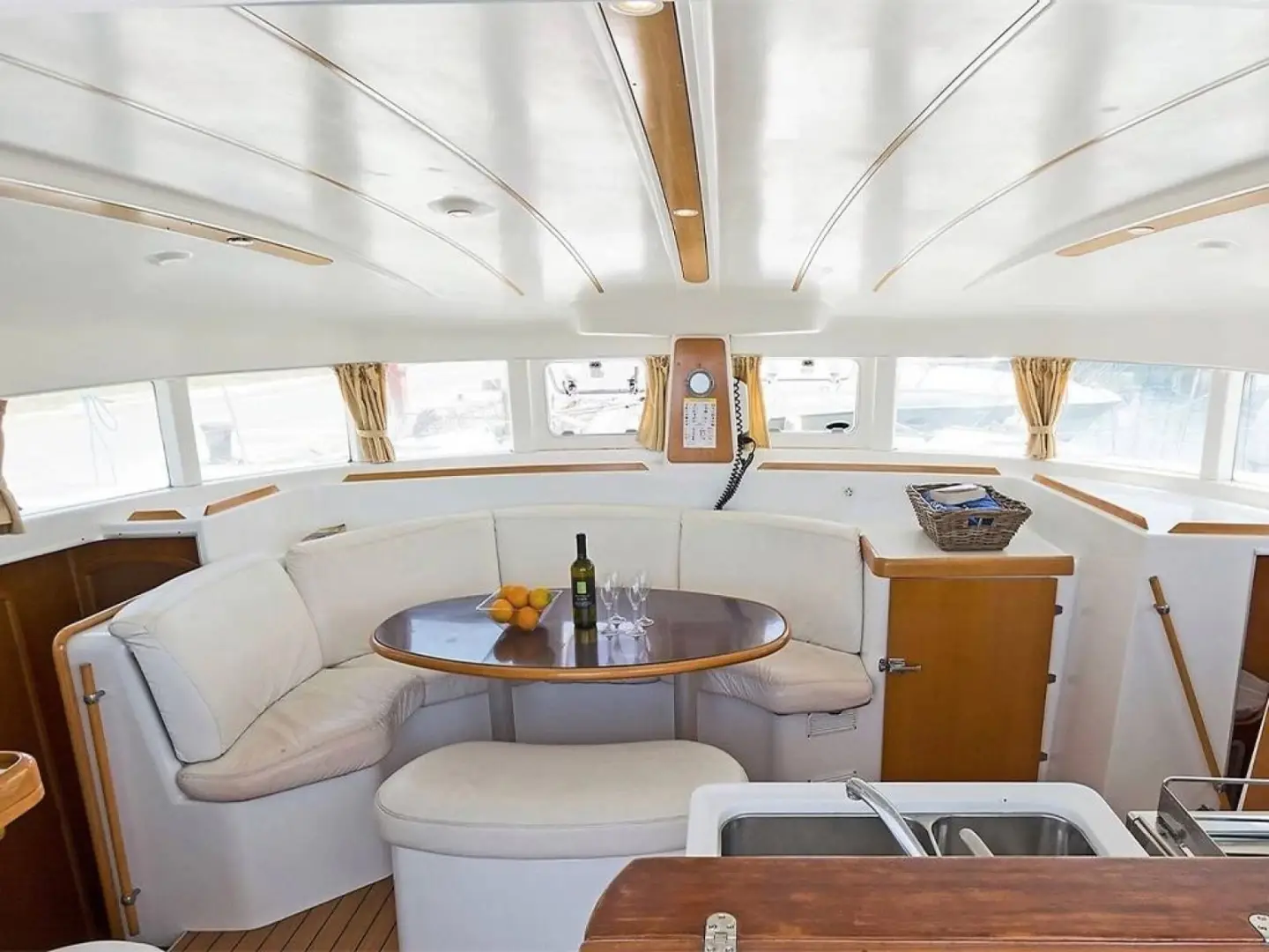 Oh Darling, Interior image