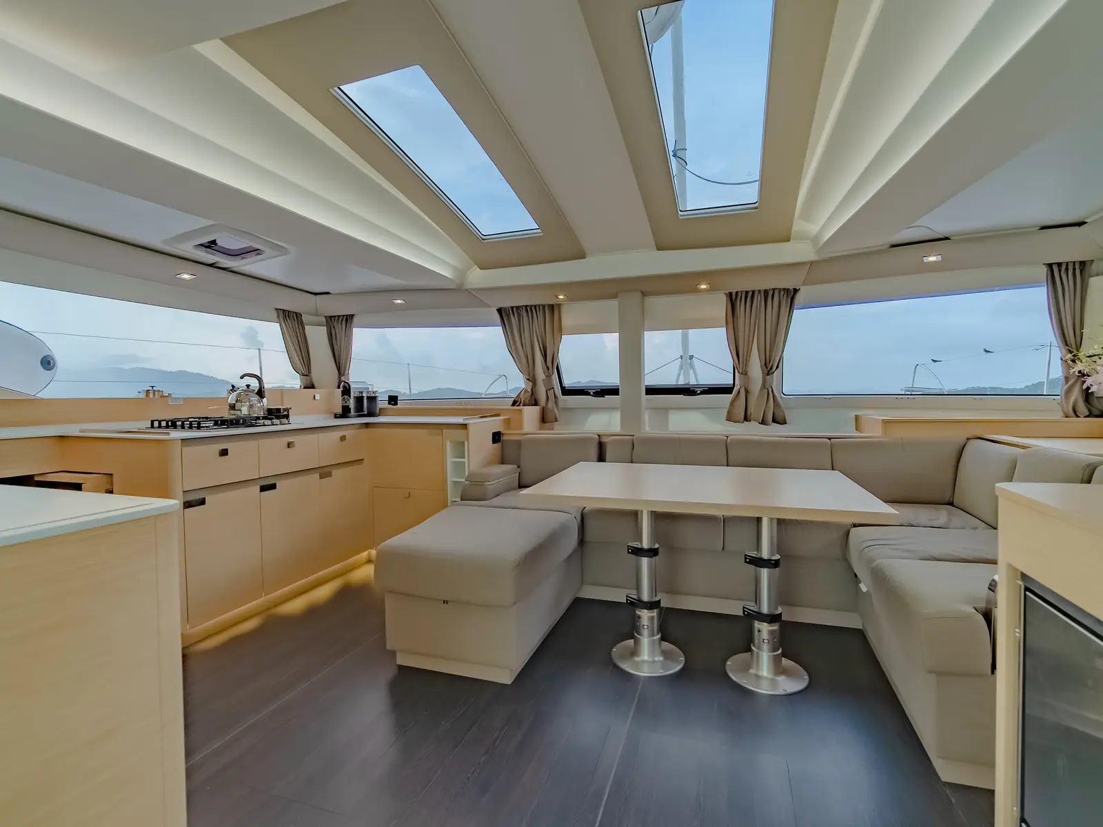 Premium +, Interior image