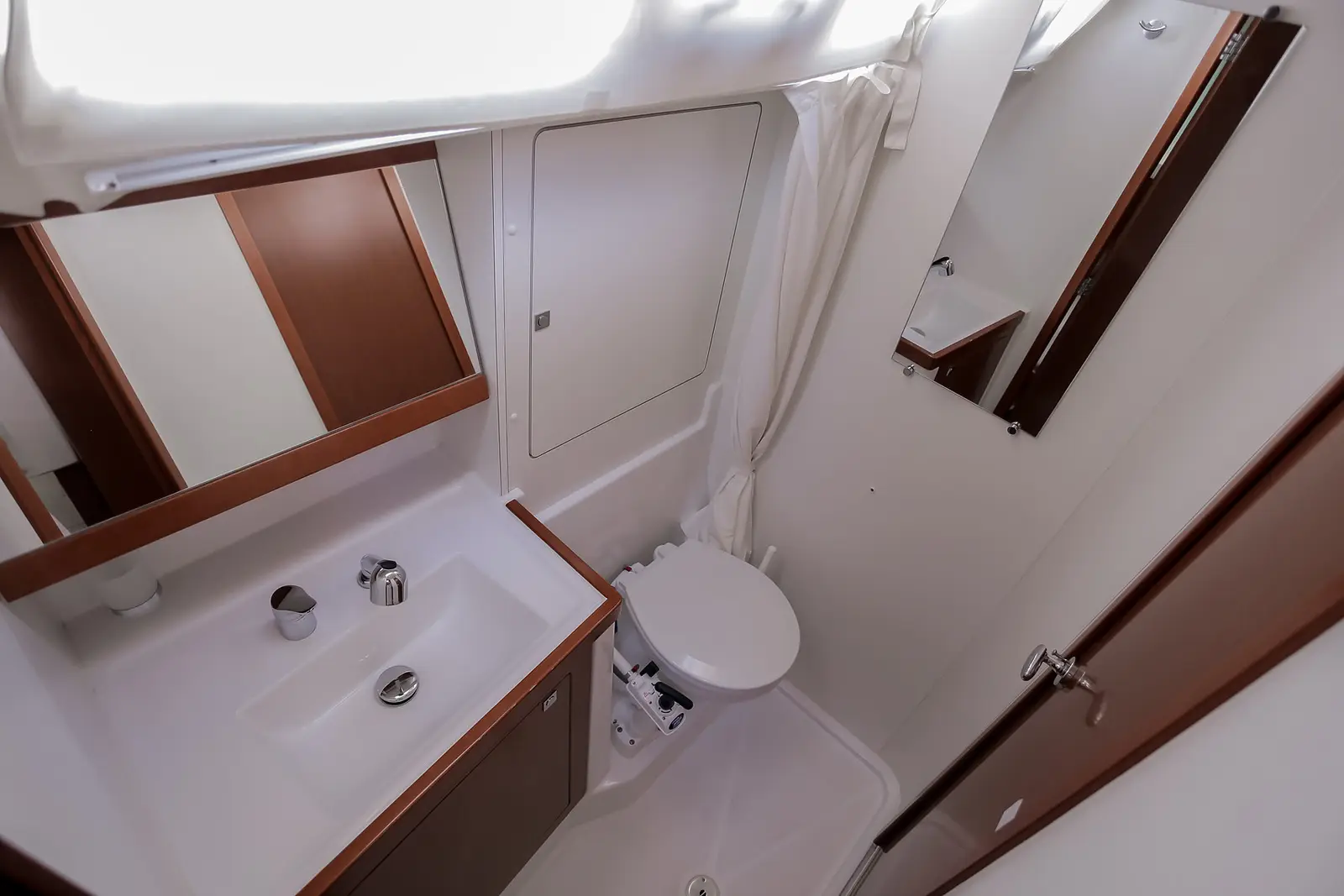 Nabucco: Aft cabin #1 (Cabin Chrter - 2 pax) Fully Crewed, ALL EXPENSES, foto 9