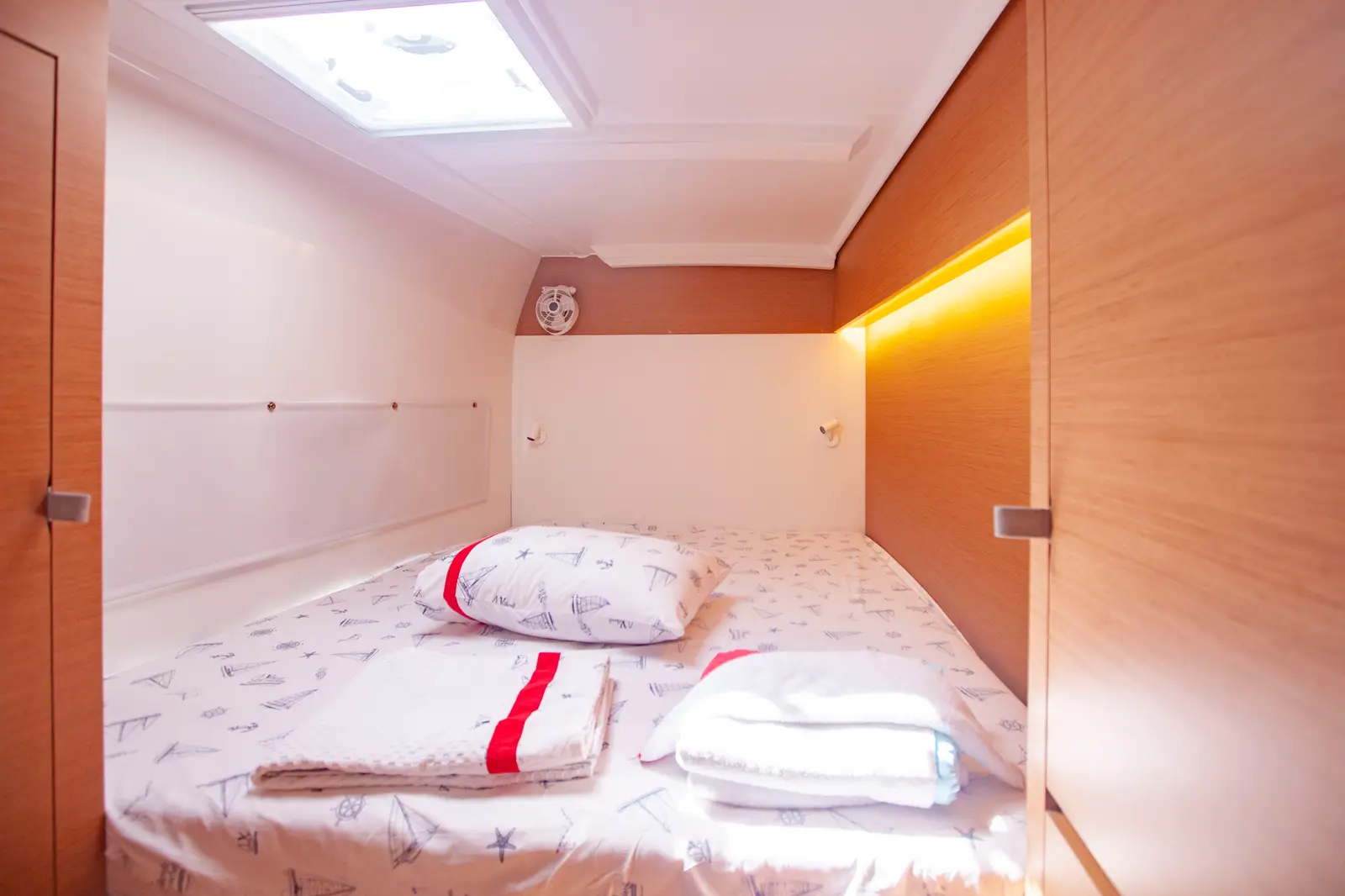 Teo & Kuzey, Front Cabin (port side)