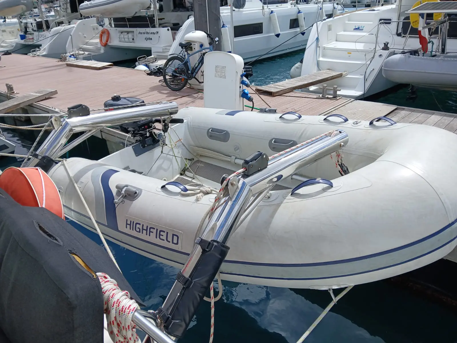 Uiara, Davits & Dinghy