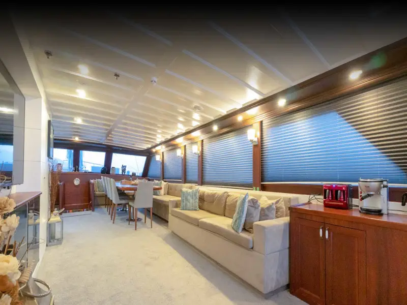 Premium +, Interior image