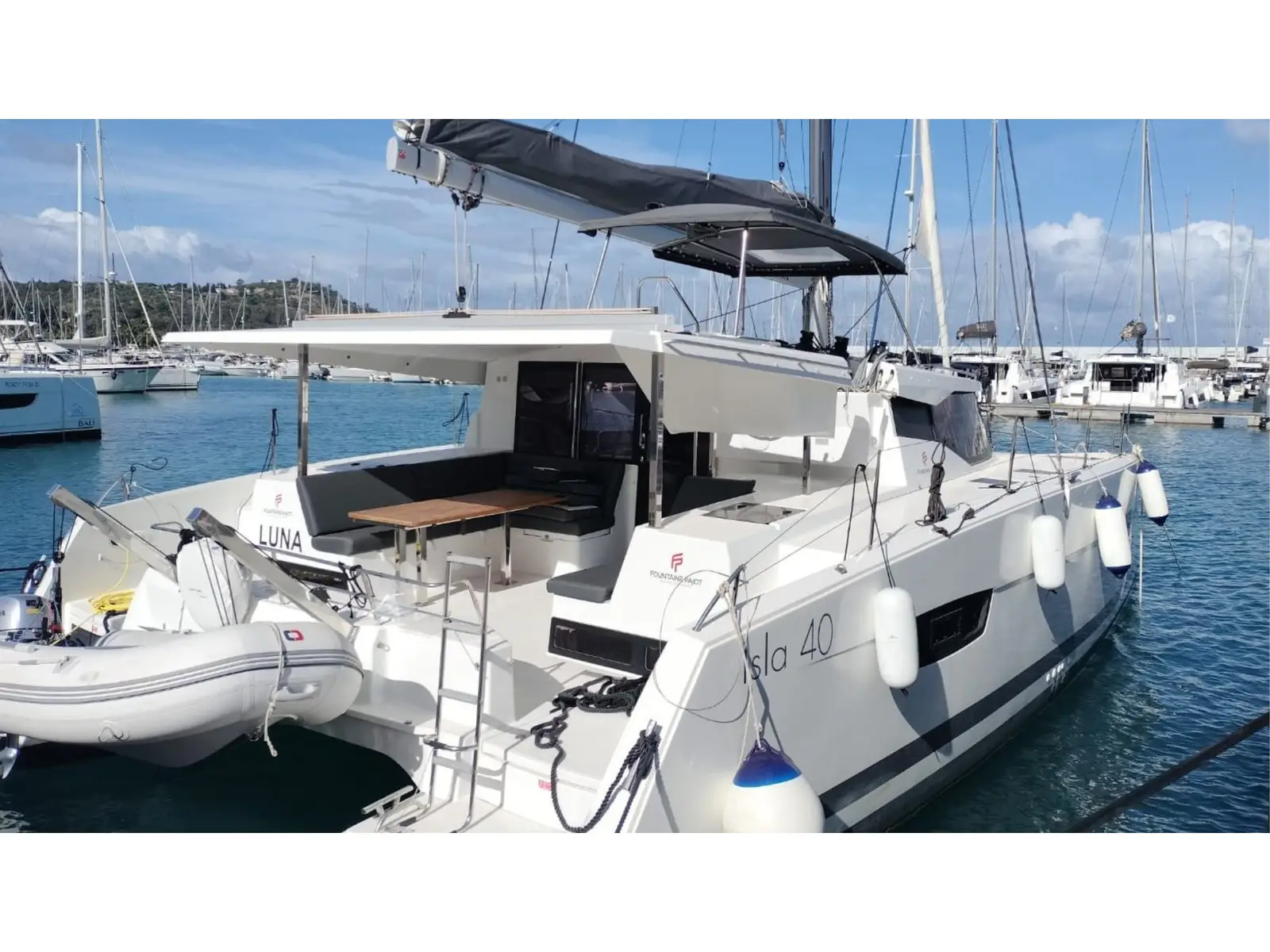 Luna, Isla 40