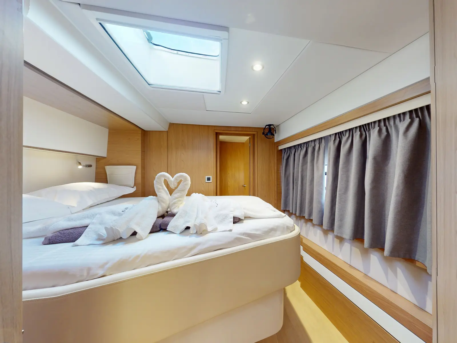 AMMOS IV - Fully Equipped, Obligatory Skipper, Interior image