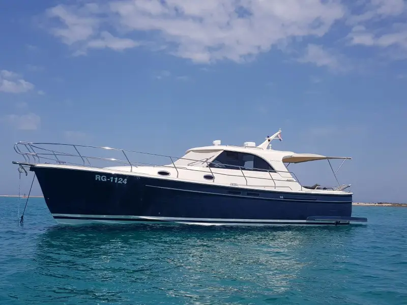 Tina II, Main image