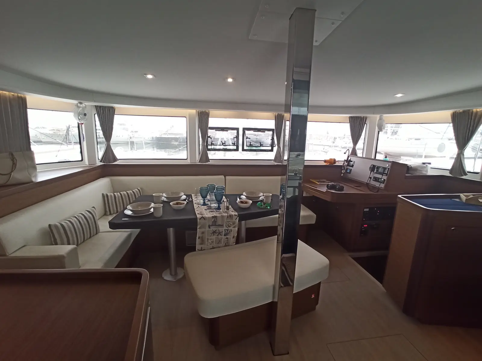 AKTIS (air condition, generator, watermaker), Interior image