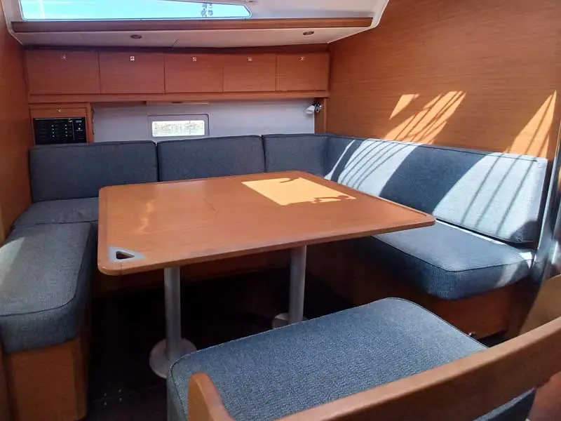 SunLuis, Interior image