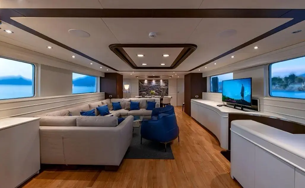 Premium, Interior image