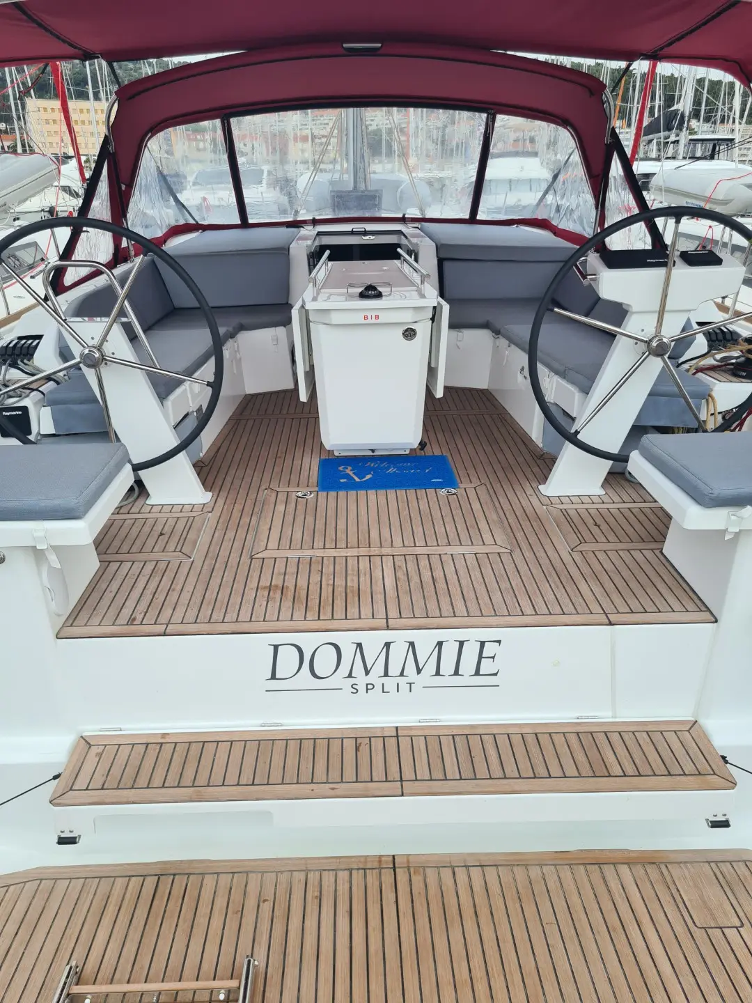 DOMMIE, photograph 11