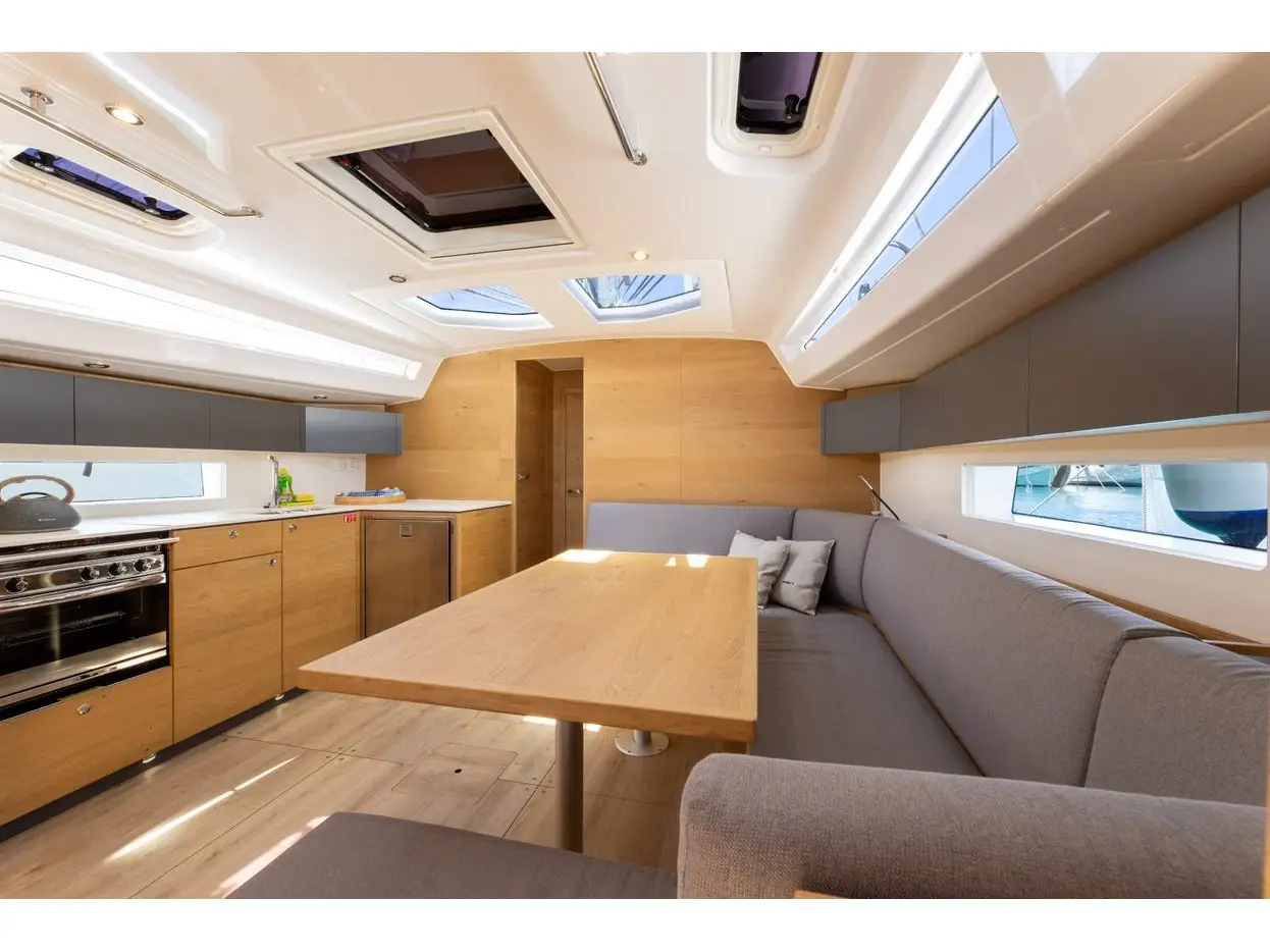 SEABEE ALPHA, Interior image