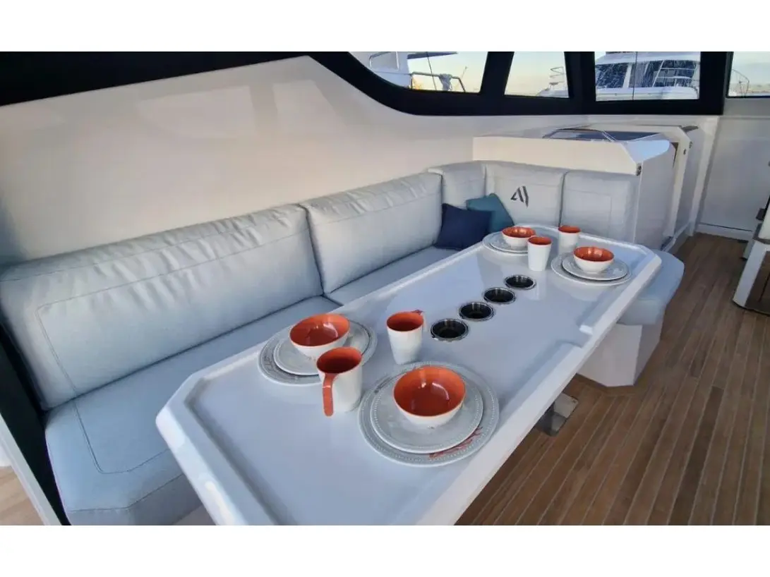 Falcon II, Interior image