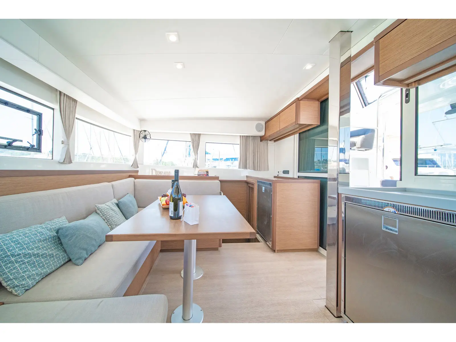 Thalasea, Interior image