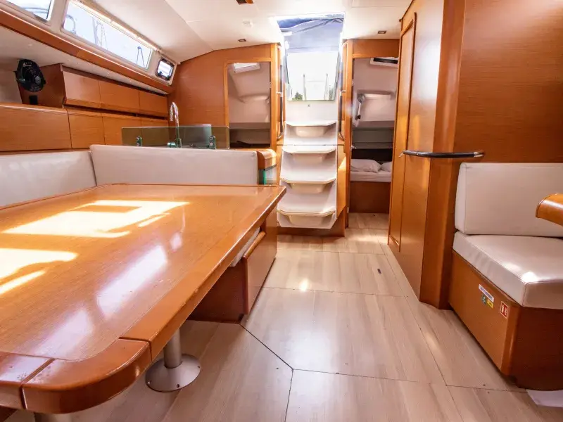 Dimitra, Interior image