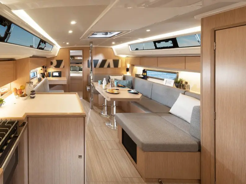 Leopard, Interior image