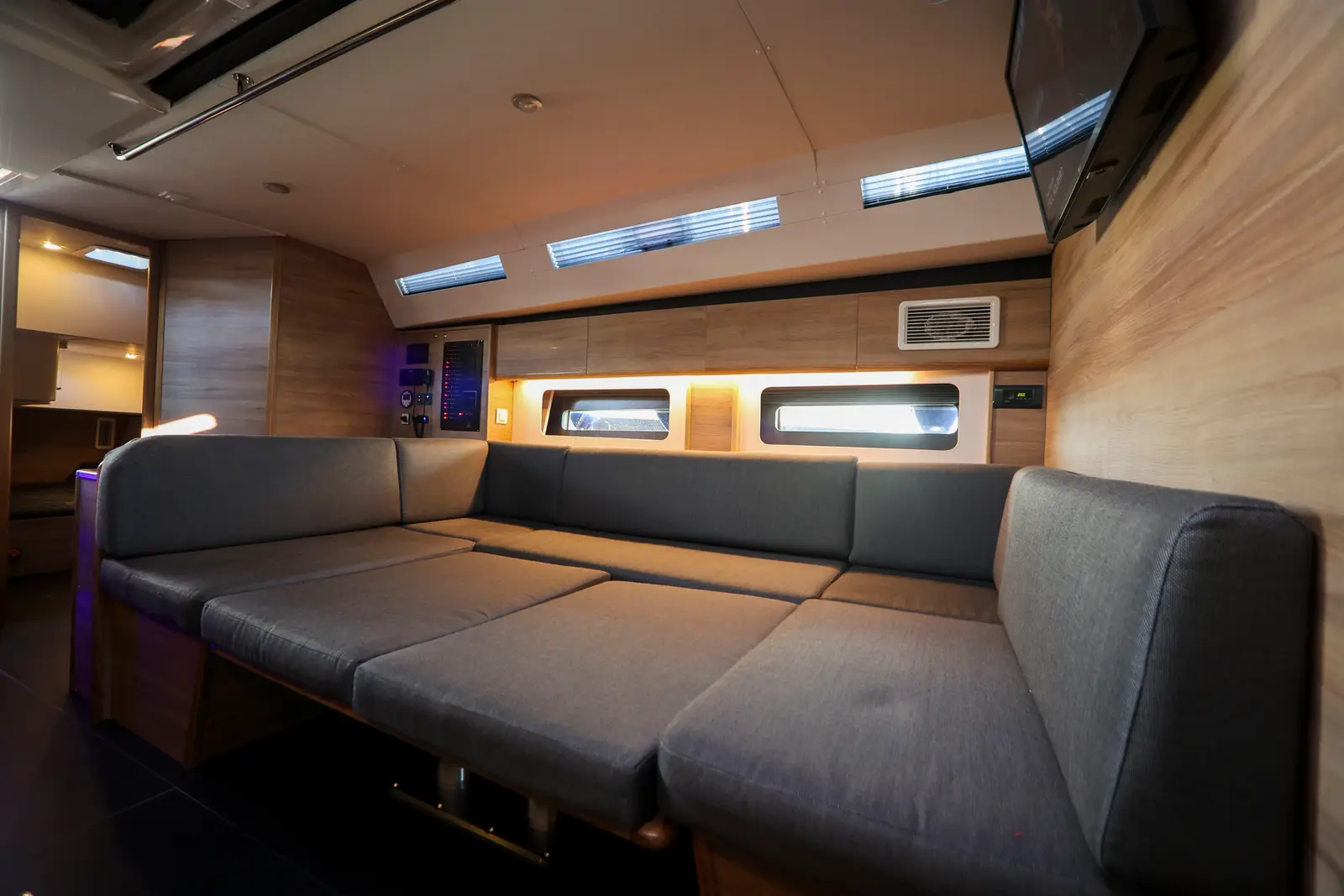 Luna Blu, interior image 2