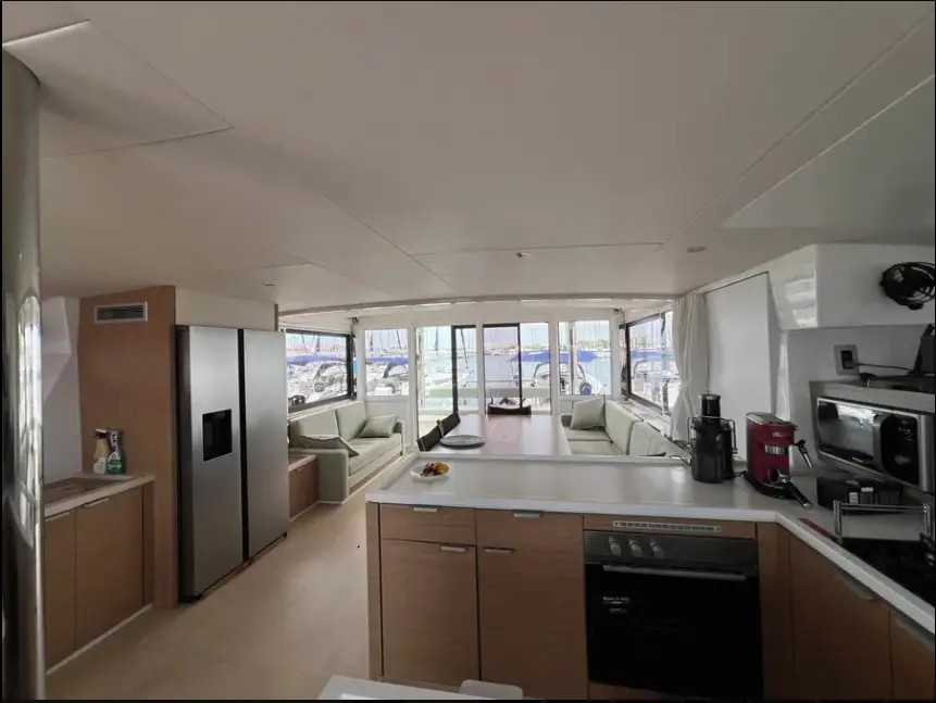 Arcturus, Interior image
