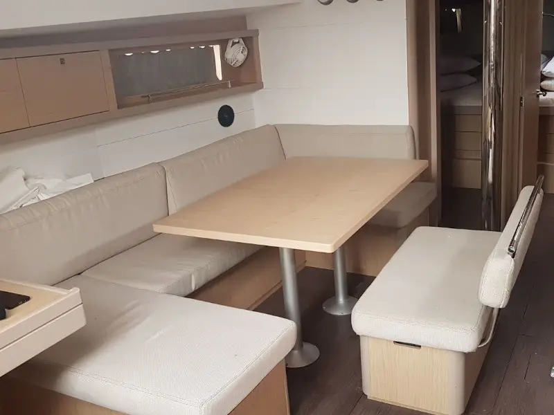 Orchidea, Interior image