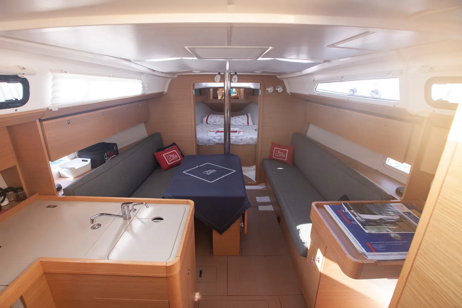 Nautilus, Saloon