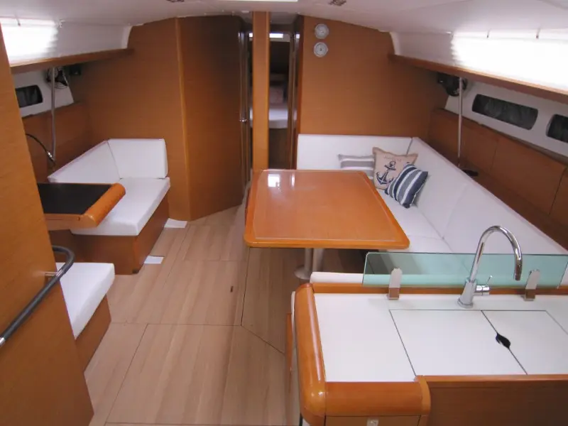 Airbender, Interior image