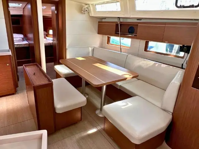 Ilia, Interior image