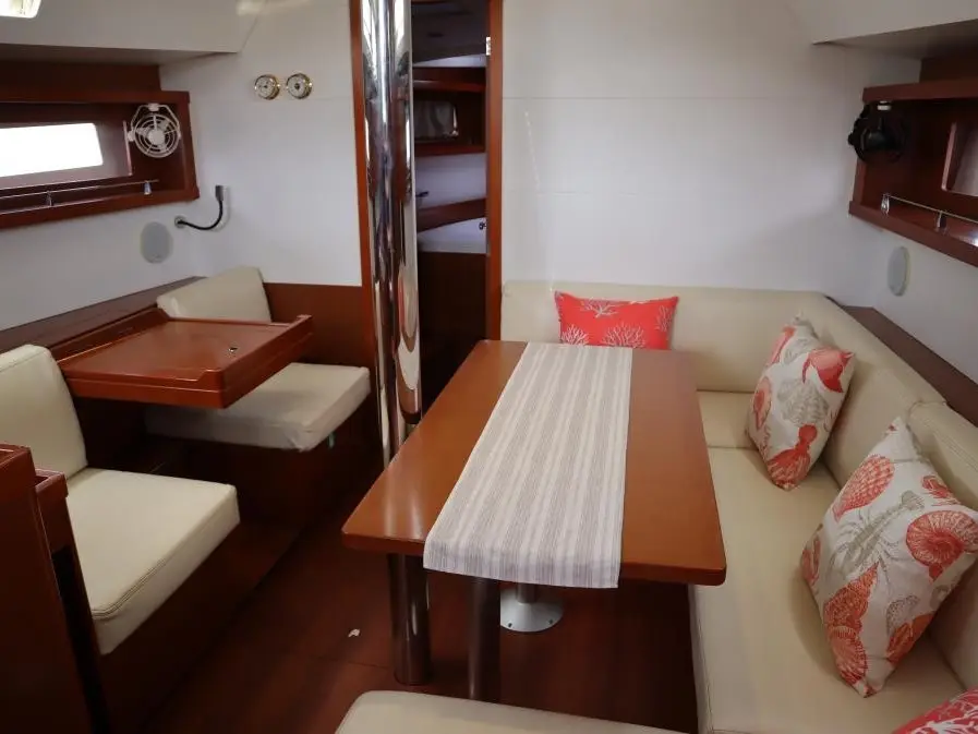 Ecstasea, Interior image