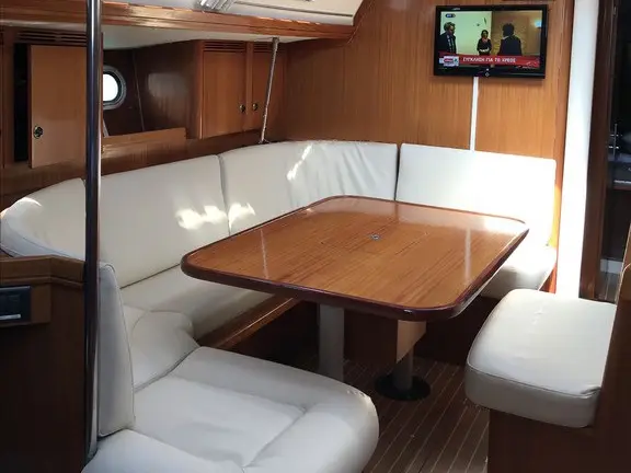 Classic, Interior image