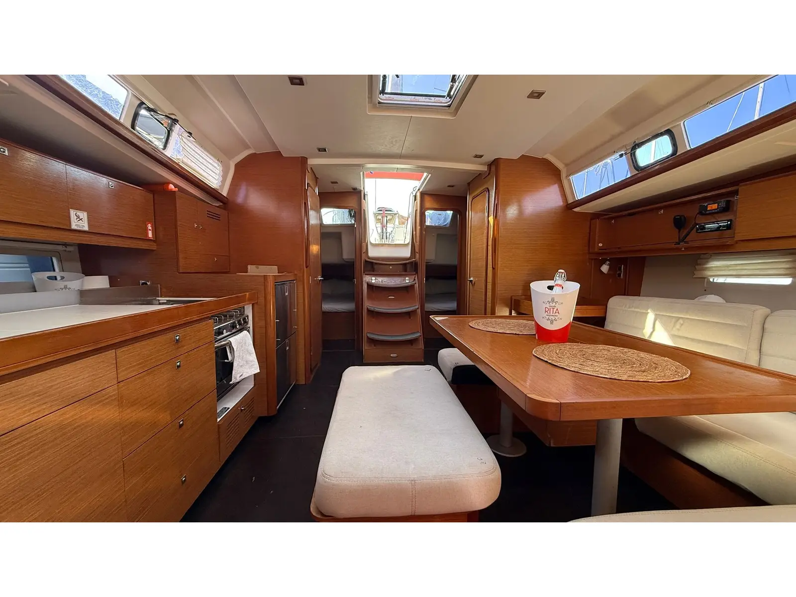 Rita, Interior image