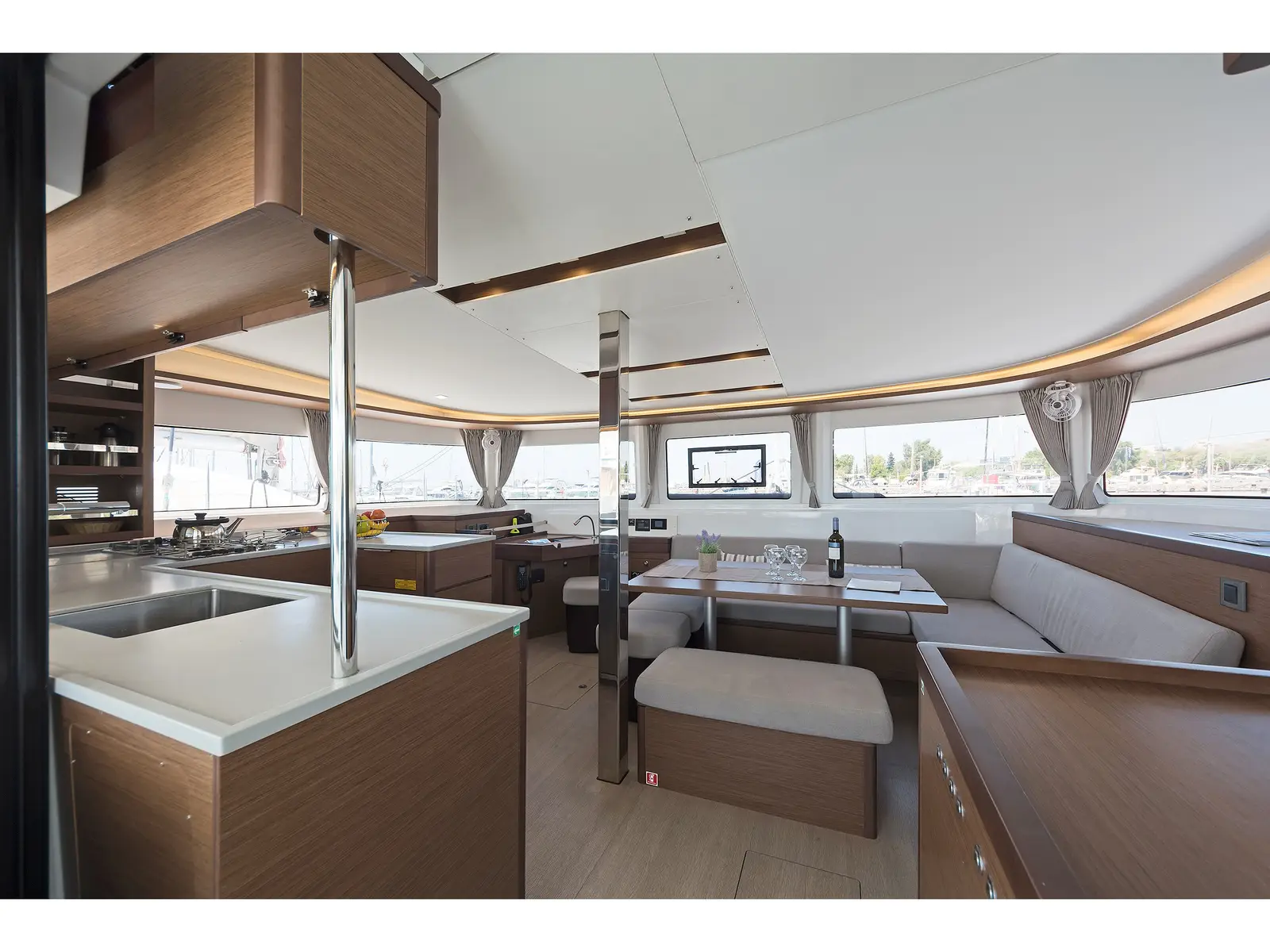 Emmelia, Interior image
