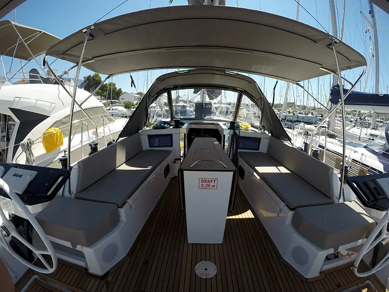 Dama, Dufour 44