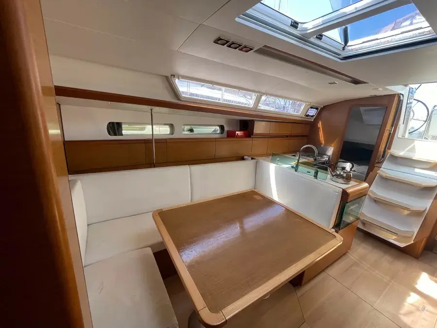 Blueberry, Interior image