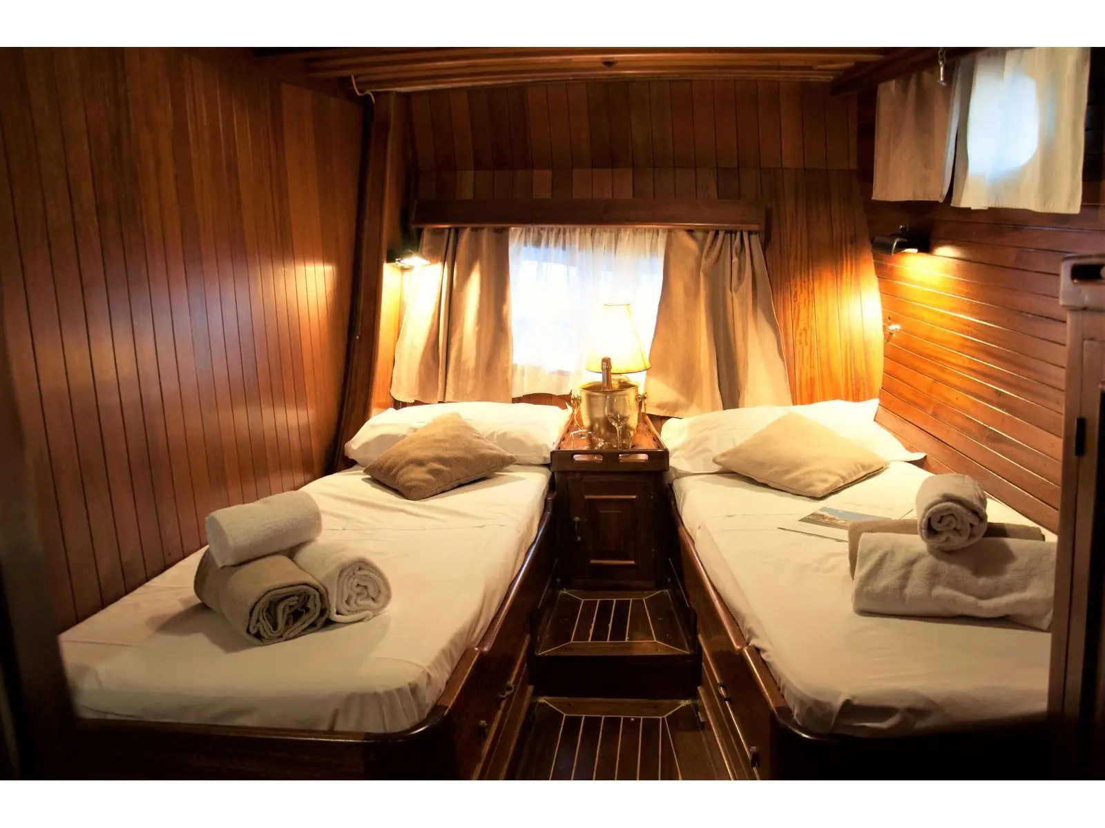 Aeolian Island Cabin 3, Interior image