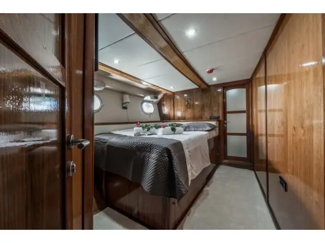 ADRIATIC BREEZE, Interior image