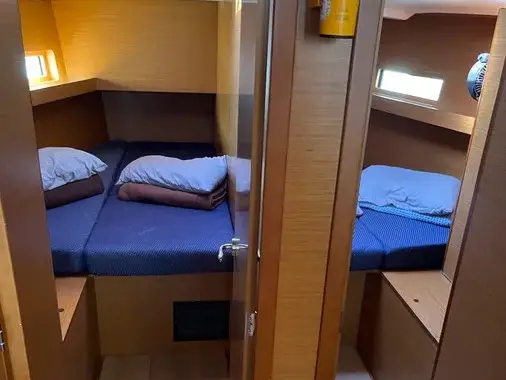 SUN RISE II, Interior image