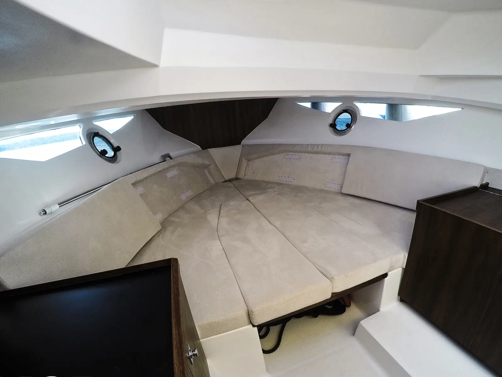 1145ML, Interior image