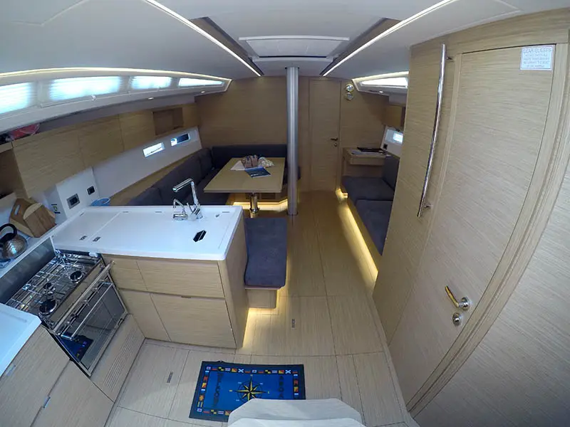 Sportski Vuk 44, Interior image