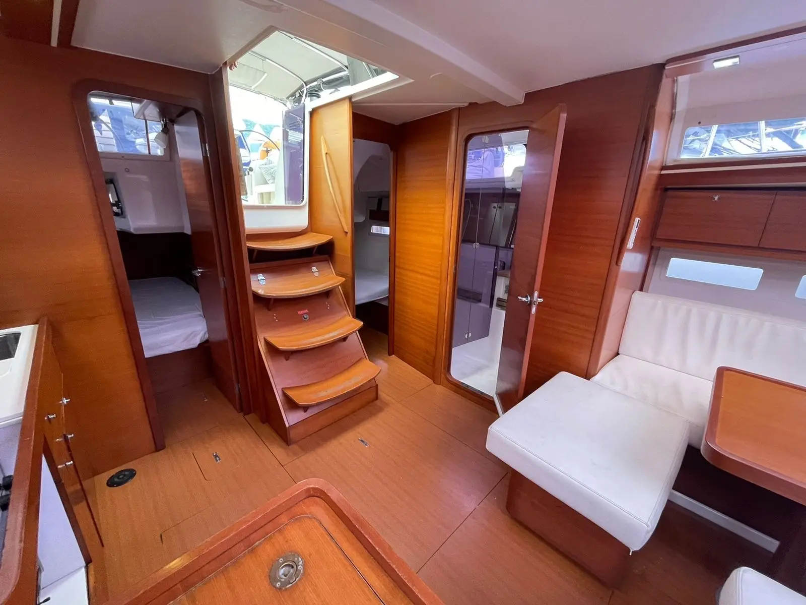 Tigre do Mar, Interior image