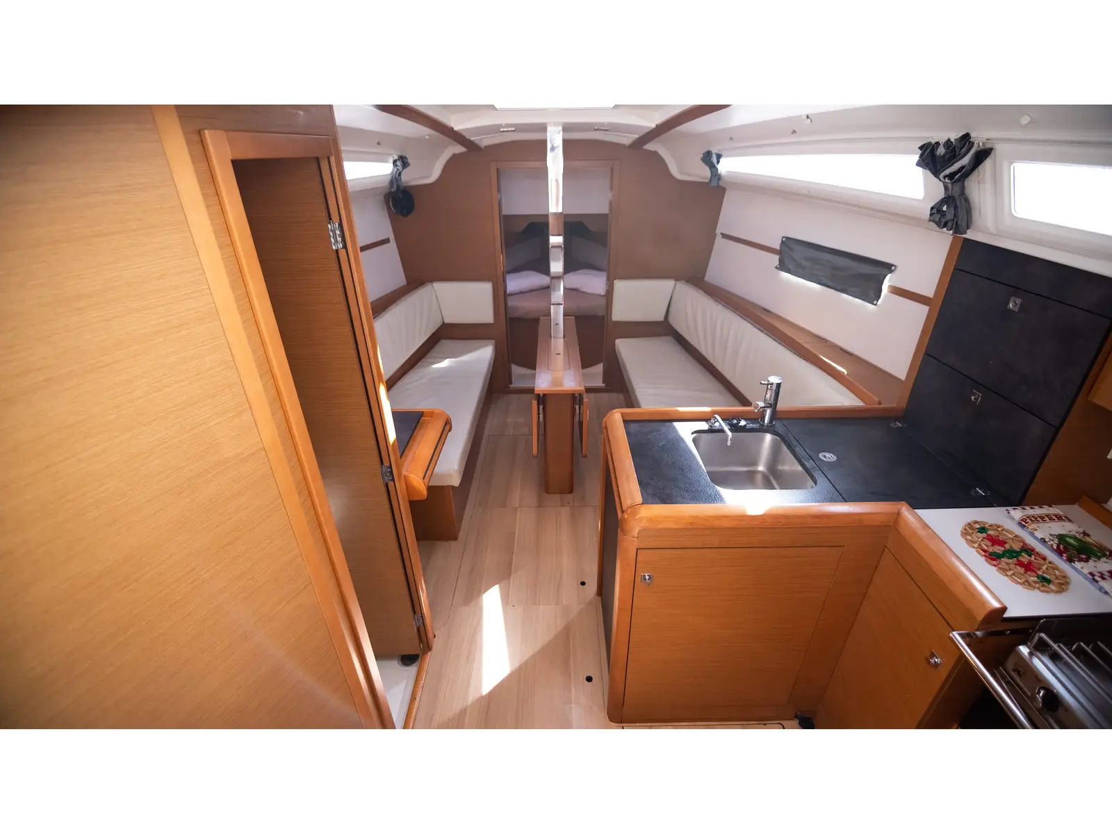DIMITRA |Sails 2024|, Interior image