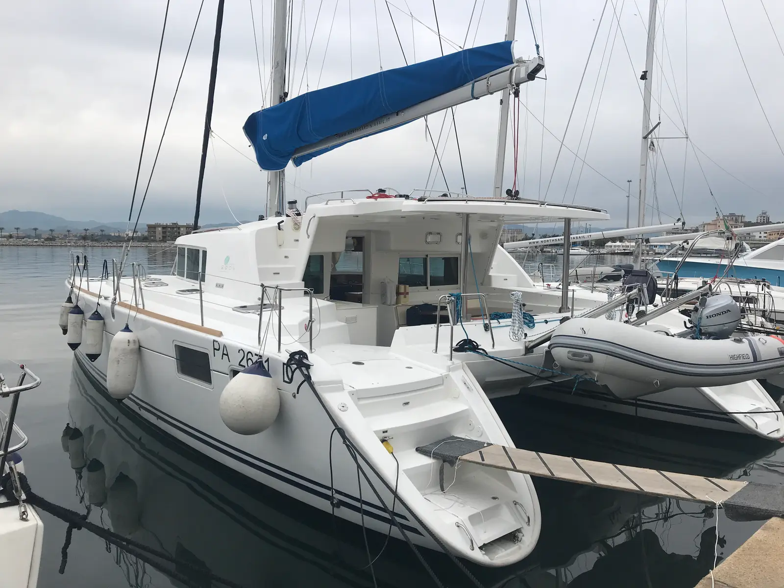 Isis, Lagoon 440