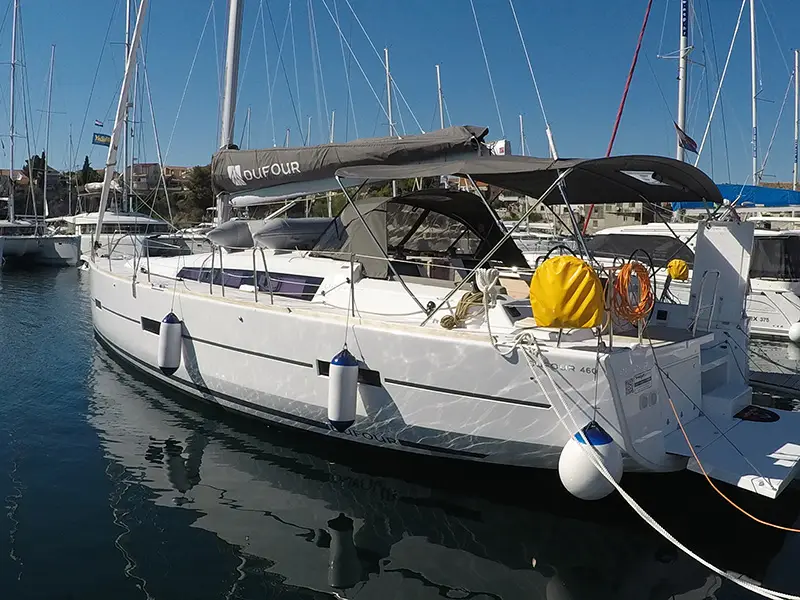 Petra, Dufour 460