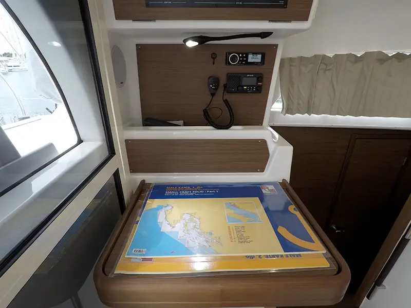 MAYA, Lagoon 380