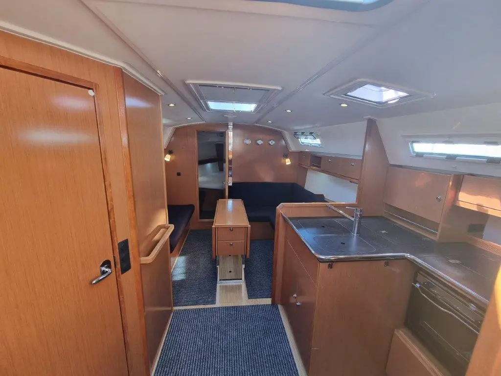Eleven, Interior image