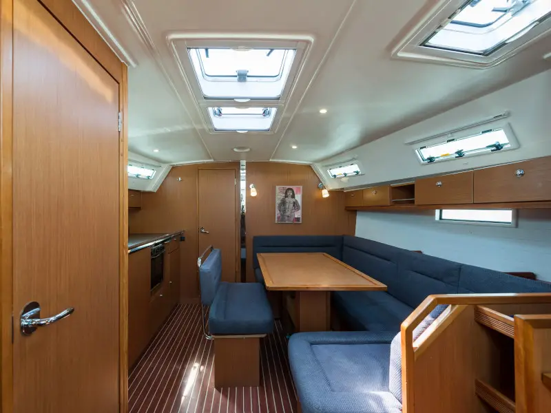 Deneb, Interior image