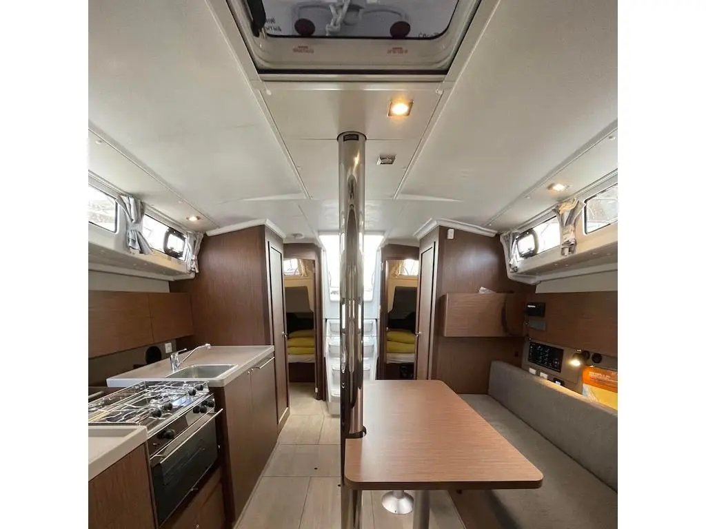 Cocco, Interior image