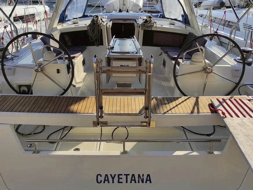 Cayetana, Main image