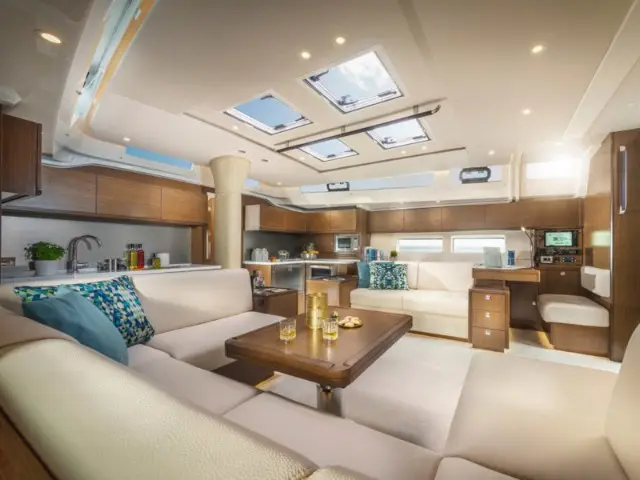 AF-BC57, Interior image