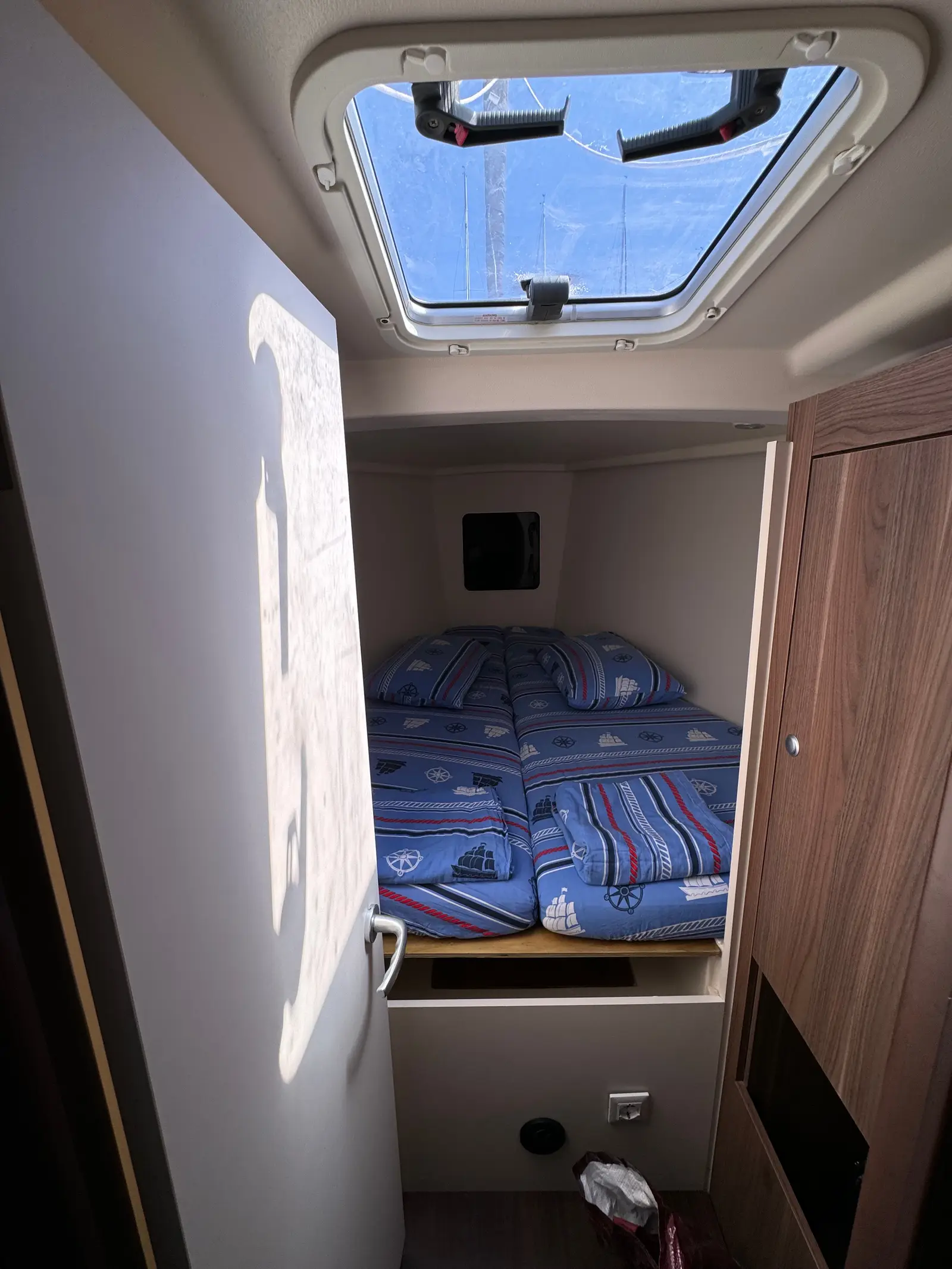 Premium, photograph 5